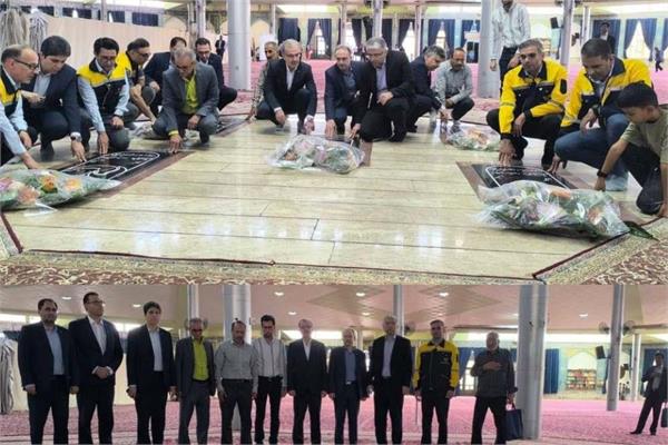 خدمت در کنار تجدید میثاق؛  برپایی میز ارتباطات مردمی و ادای احترام خانواده ارتباطات استان مرکزی به مقام شامخ شهدا
